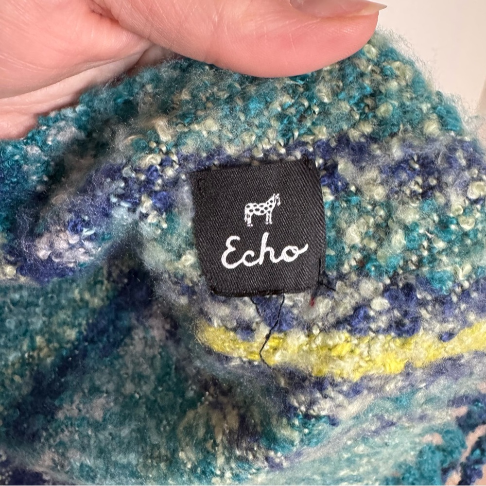Echo Textured Scarf in Blue and Green‎ - Picture 4 of 7